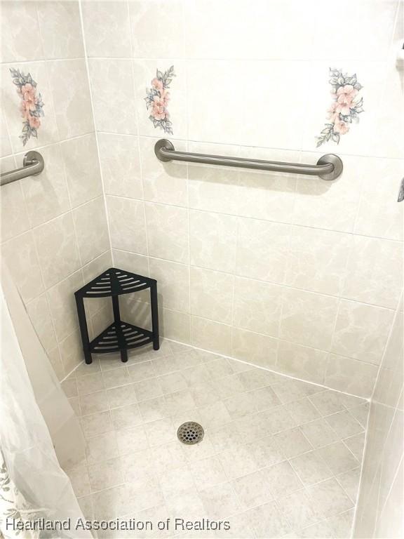 full bath with a tile shower