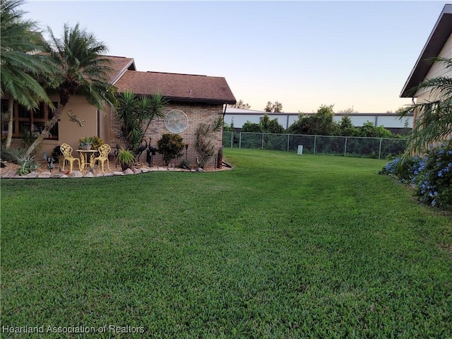 view of yard at dusk