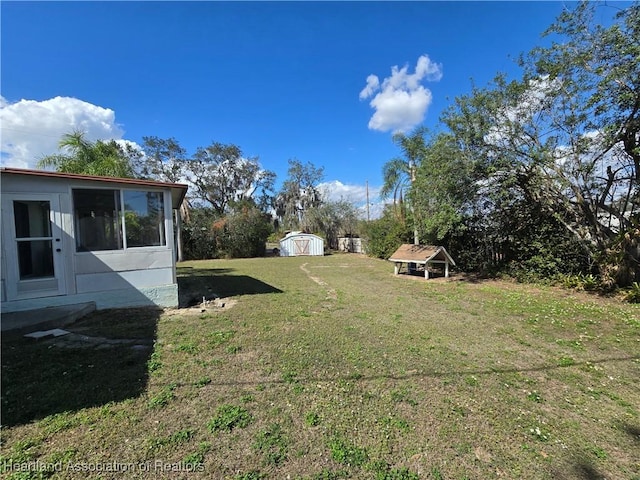 view of yard with a shed