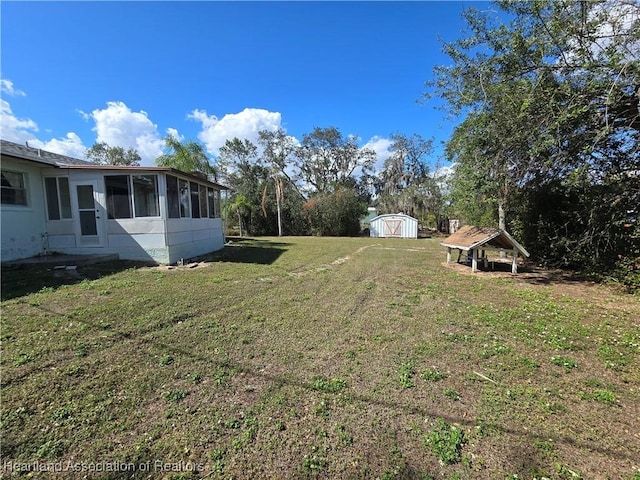 view of yard featuring a storage shed