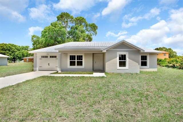 ranch-style house featuring a front lawn and a garage