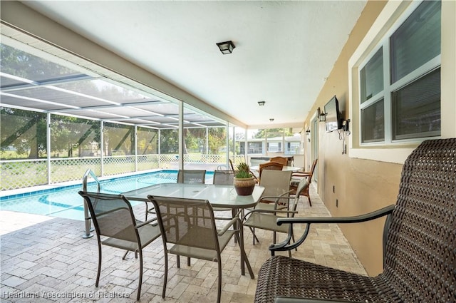 400 Spring Blvd, Sebring, FL 33876 - sunroom / solarium featuring a swimming pool