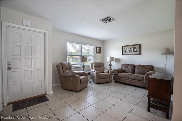 400 Spring Blvd, Sebring, FL 33876 - living area with light tile patterned flooring