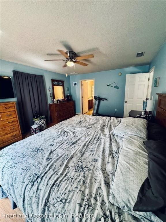 bedroom featuring a textured ceiling and ceiling fan