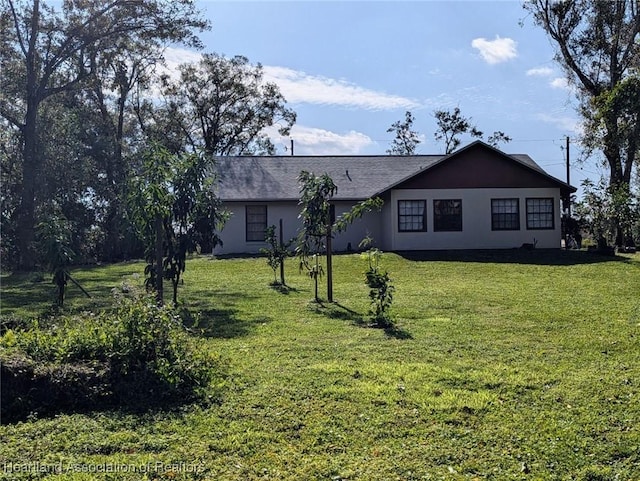 single story home featuring a front yard