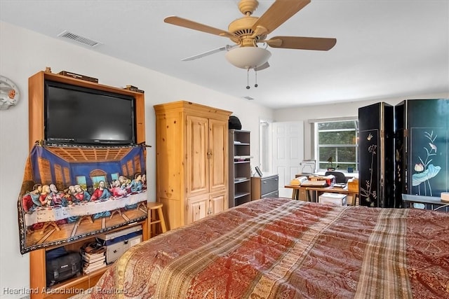 bedroom with ceiling fan