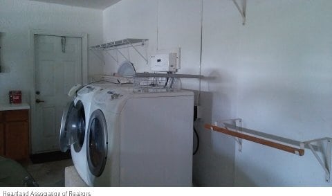 laundry area featuring washing machine and clothes dryer