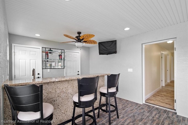 bar with ceiling fan