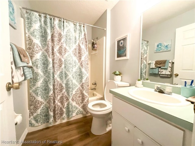 3216 Locust Ave, Lake Placid, FL 33852 - bathroom with wood finished floors, vanity, and shower / bath combo with shower curtain
