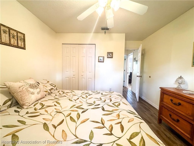 3216 Locust Ave, Lake Placid, FL 33852 - bedroom featuring a closet, dark wood-style flooring, ceiling fan, and a textured ceiling