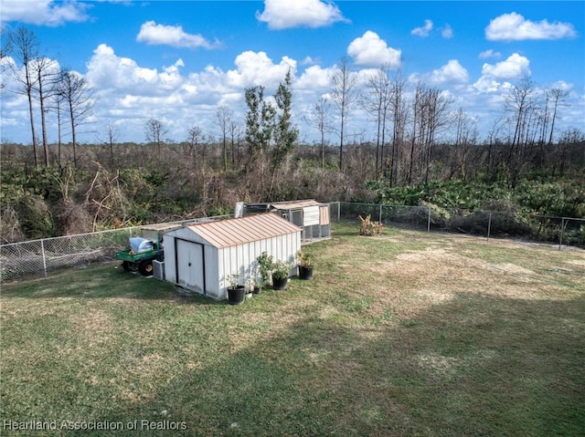 view of yard featuring a storage shed