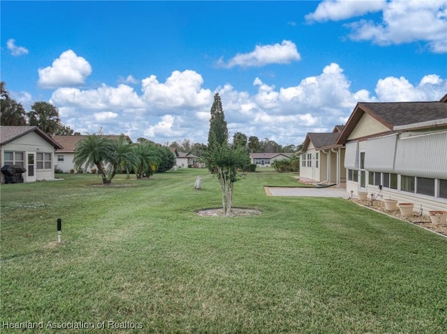 view of yard featuring a patio area