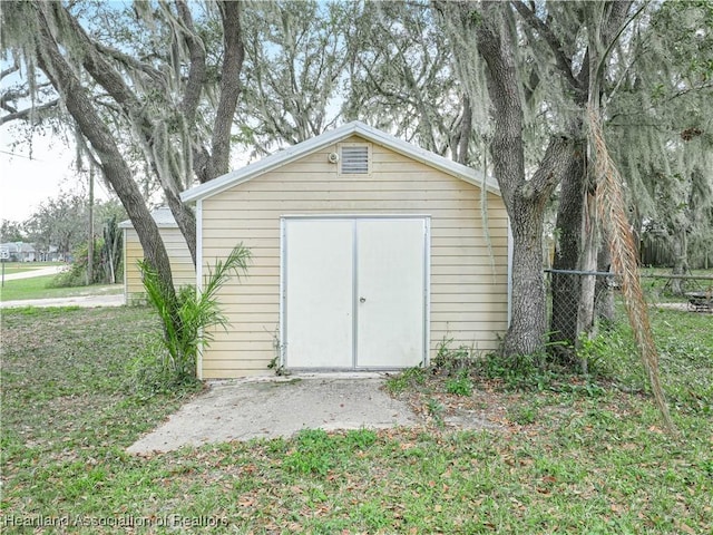 view of outbuilding featuring a lawn