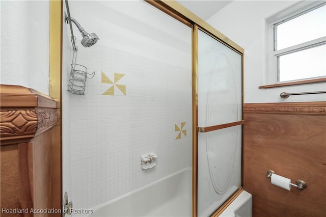 bathroom featuring tiled shower / bath combo