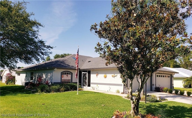 6401 Matanzas Dr, Sebring, FL 33872 - ranch-style house with a garage, driveway, a front lawn, stucco siding, and roof with shingles
