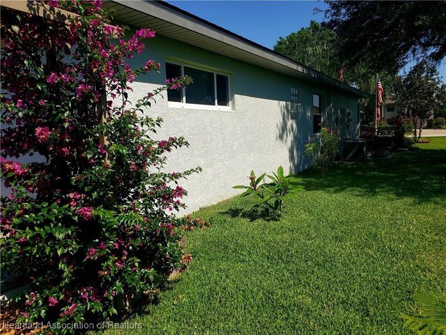 6401 Matanzas Dr, Sebring, FL 33872 - view of property exterior featuring stucco siding and a yard