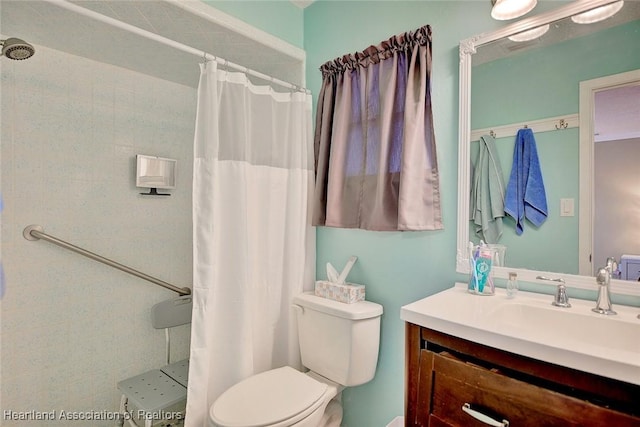 bathroom with a shower with shower curtain, vanity, and toilet