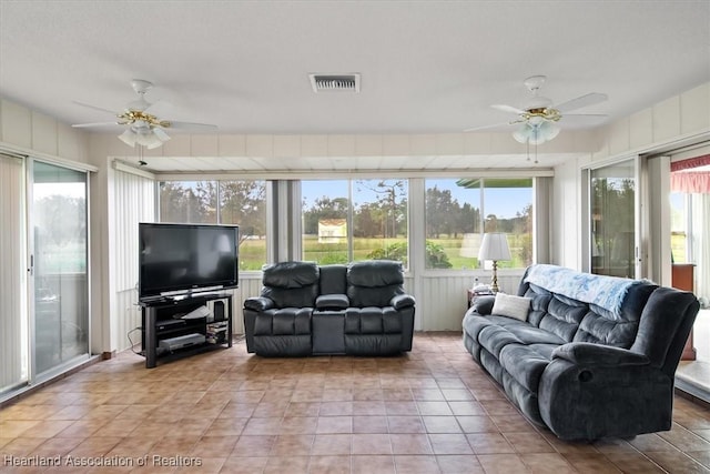 sunroom with ceiling fan