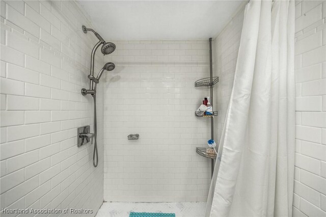 full bathroom featuring a tile shower