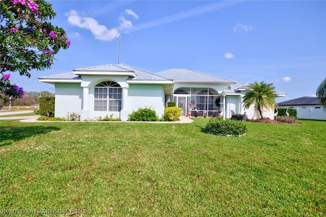 ranch-style home featuring a front lawn