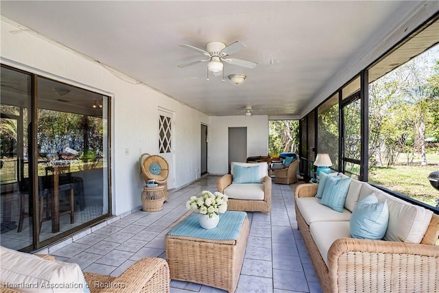 sunroom / solarium featuring a ceiling fan