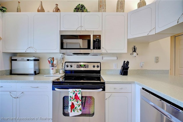 508 Chelsee Way, Lake Placid, FL 33852 - kitchen featuring white cabinetry, stainless steel appliances, and light countertops