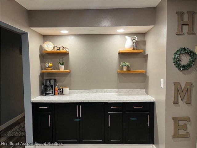 300 Whatley Blvd, Sebring, FL 33870 - indoor dry bar with wood finished floors