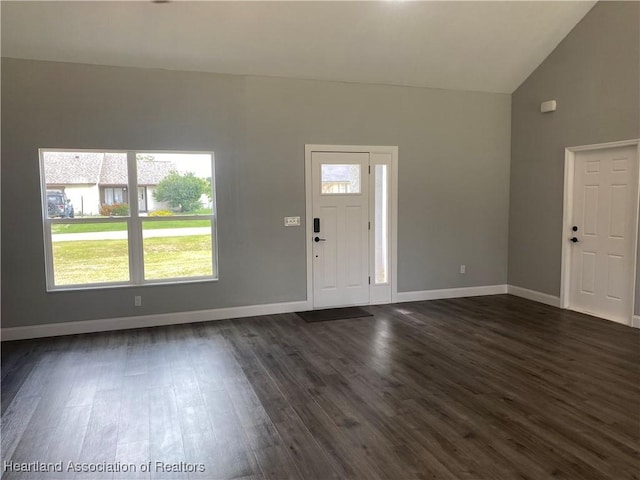3900 Santiago St, Sebring, FL 33872 - entrance foyer featuring vaulted ceiling and dark wood finished floors