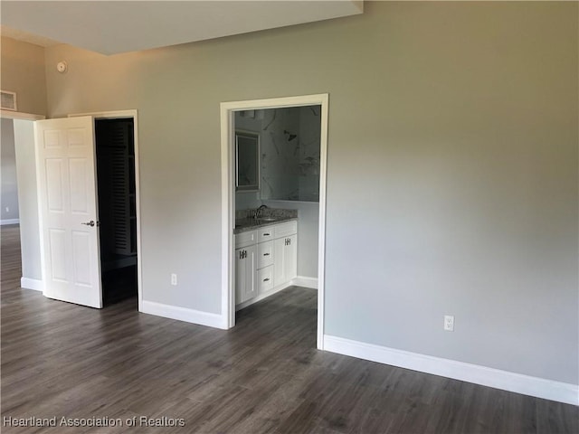 3900 Santiago St, Sebring, FL 33872 - unfurnished bedroom featuring dark wood-style floors, a closet, and connected bathroom