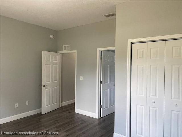 3900 Santiago St, Sebring, FL 33872 - unfurnished bedroom featuring dark wood-type flooring and a closet