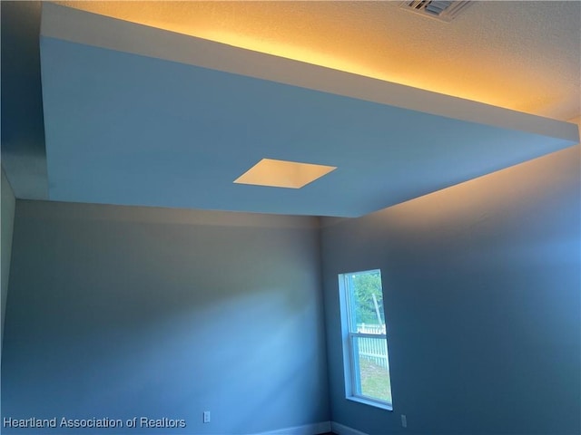 3900 Santiago St, Sebring, FL 33872 - detailed view of baseboards