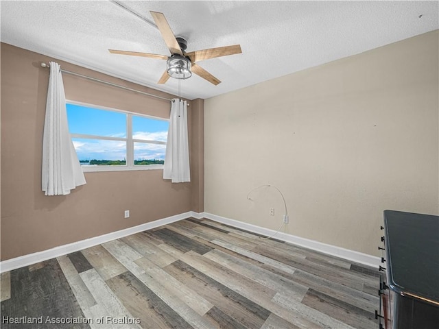 2131 Lakeview Dr Unit 1008, Sebring, FL 33870 - unfurnished room with a ceiling fan, wood finished floors, and a textured ceiling