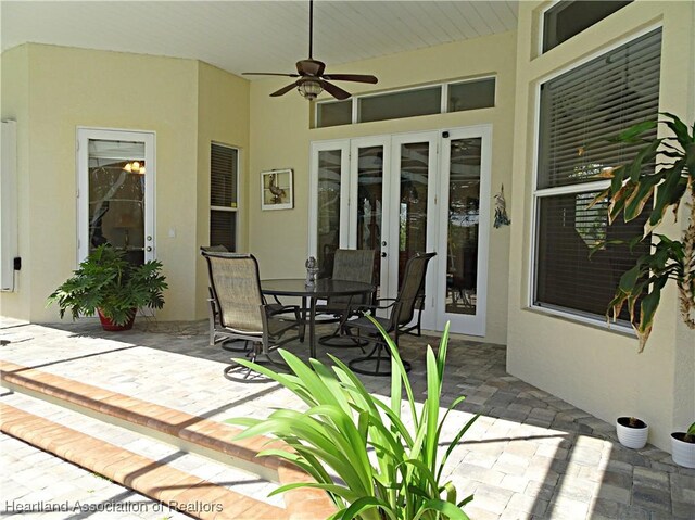 view of patio with ceiling fan