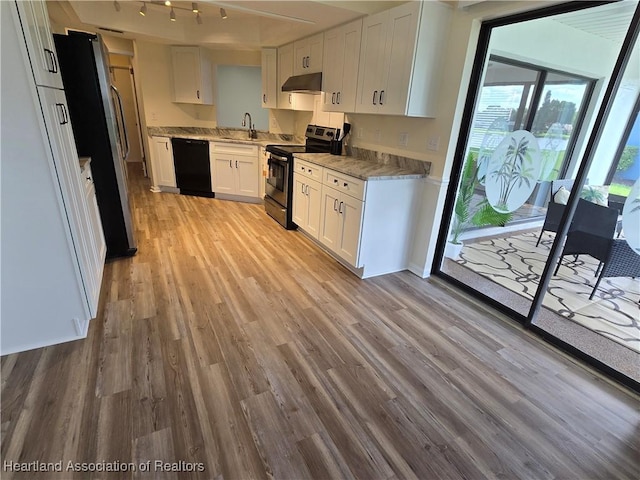 2713 Par Rd, Sebring, FL 33872 - kitchen with stainless steel range with electric cooktop, dishwasher, under cabinet range hood, light wood-style flooring, and white cabinets