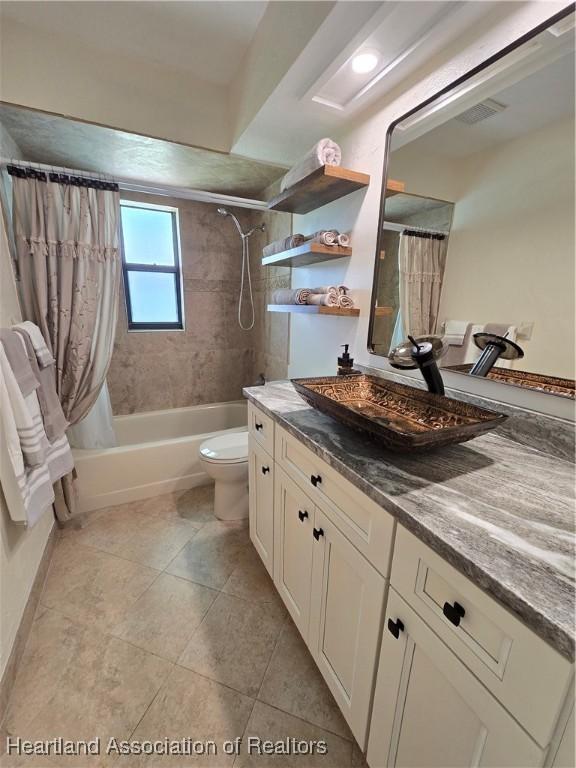 2713 Par Rd, Sebring, FL 33872 - bathroom featuring shower / bath combination with curtain, vanity, and tile patterned floors