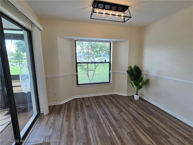 2713 Par Rd, Sebring, FL 33872 - empty room featuring plenty of natural light and wood finished floors