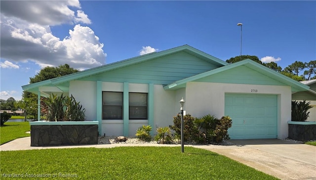 2713 Par Rd, Sebring, FL 33872 - view of front of property featuring an attached garage, a front lawn, driveway, and stucco siding