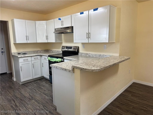 kitchen featuring baseboards, dark wood-style flooring, a peninsula, electric stove, and under cabinet range hood