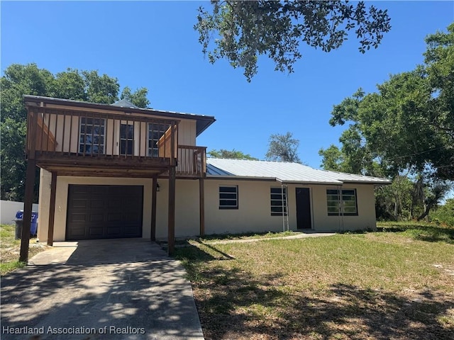 view of front facade with an attached garage, driveway, stucco siding, and a front lawn