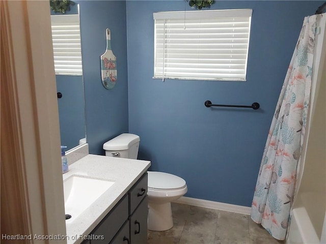 full bathroom featuring tile patterned flooring, vanity, toilet, a shower with shower curtain, and baseboards