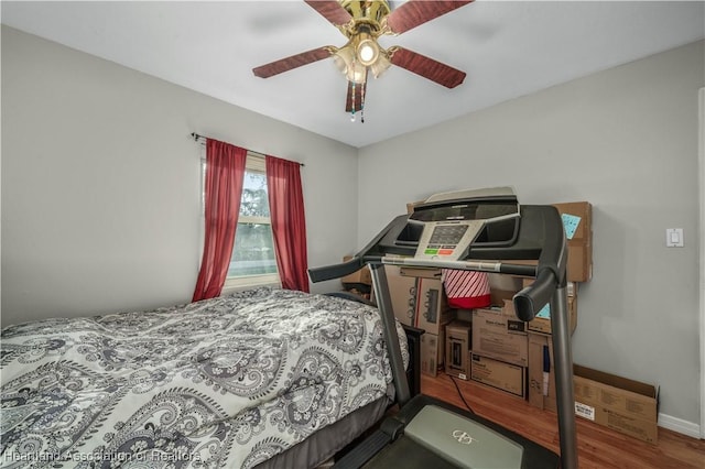 bedroom with ceiling fan