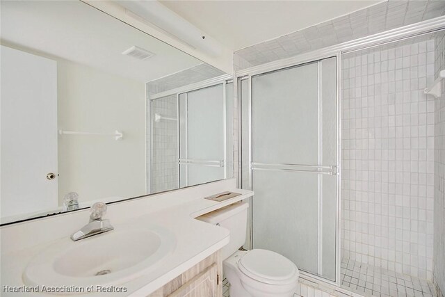 5544 Matanzas Dr, Sebring, FL 33872 - bathroom featuring a stall shower, toilet, and vanity