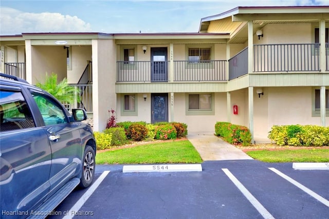 5544 Matanzas Dr, Sebring, FL 33872 - view of building exterior featuring uncovered parking