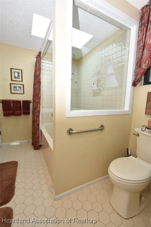 4310 Duffer Loop, Sebring, FL 33872 - full bath with tile patterned flooring, baseboards, toilet, and a skylight