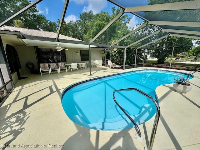4310 Duffer Loop, Sebring, FL 33872 - pool with a patio area, a ceiling fan, and glass enclosure