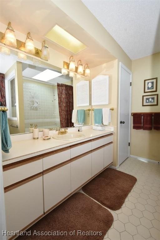 4310 Duffer Loop, Sebring, FL 33872 - bathroom featuring baseboards, vanity, and curtained shower