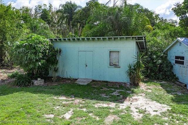 view of outdoor structure featuring a yard