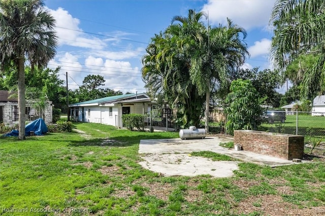 view of yard with a patio area