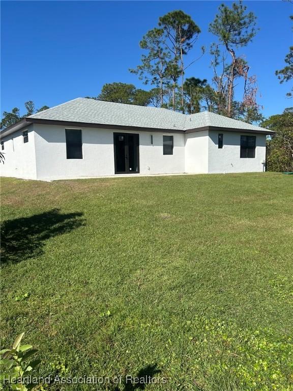 back of house featuring a yard