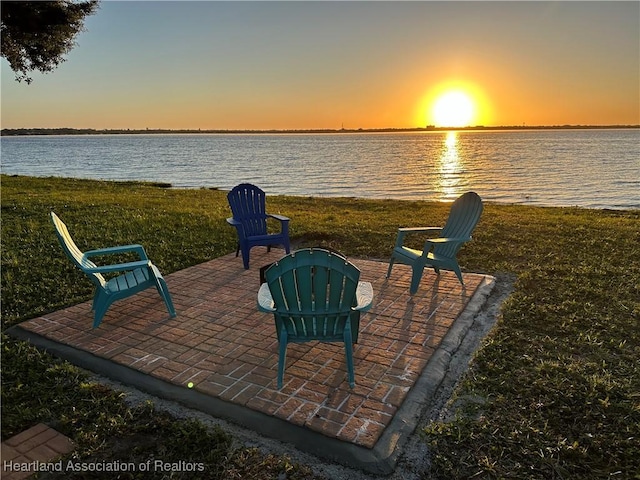 4350 Lakeview Dr, Sebring, FL 33870 - patio terrace at dusk with a water view